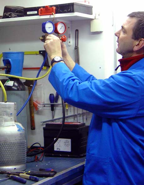 manipulation fluide frigorifique